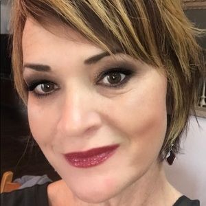 Meet your Posher, Jenn